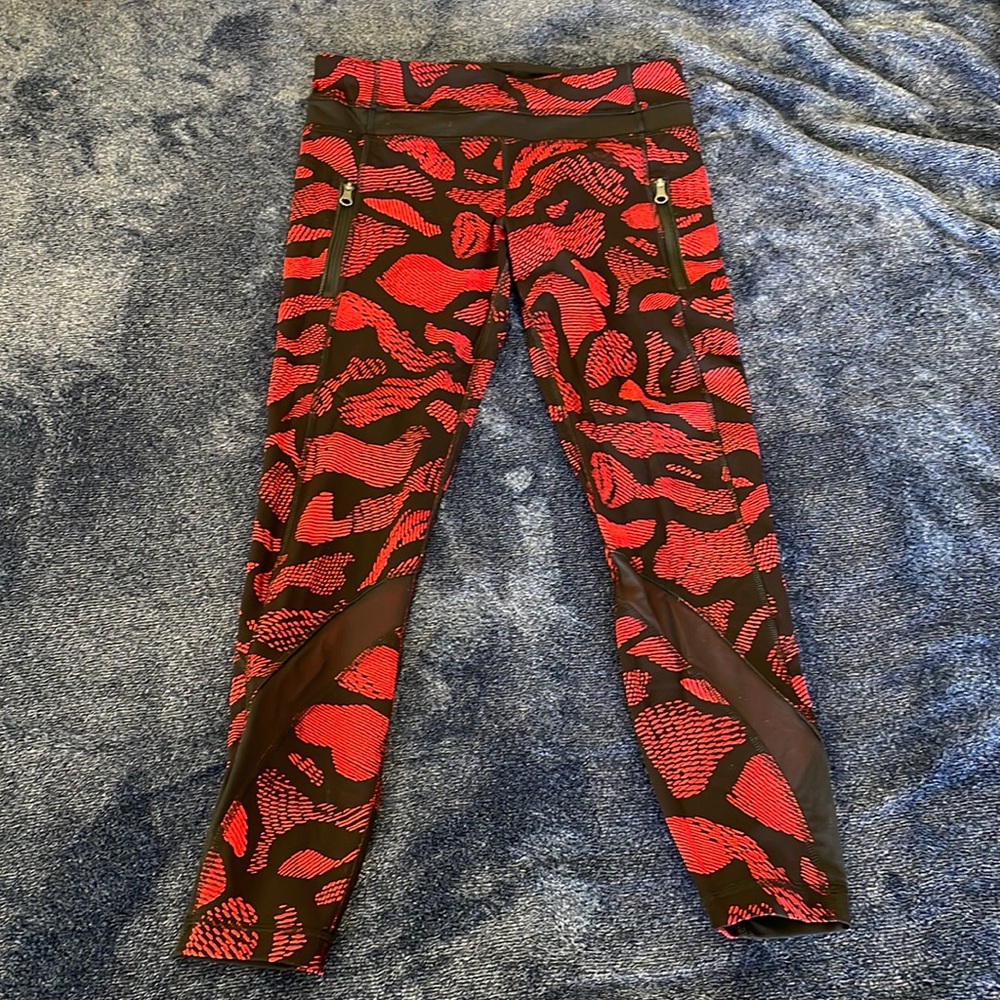 Lululemon size 6 crop pants, like new